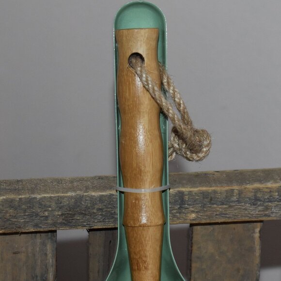 Vintage Retro Style Small Wood Broom & Green Metal Dust Pan Set - Picture 4 of 5